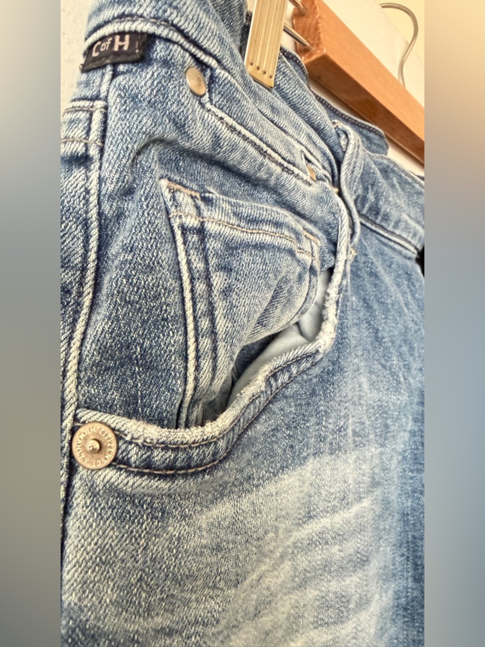 Citizens Of Humanity Light Blue Emerson Slim Boyfriend Jeans, Size 32 - Picture 6 of 9